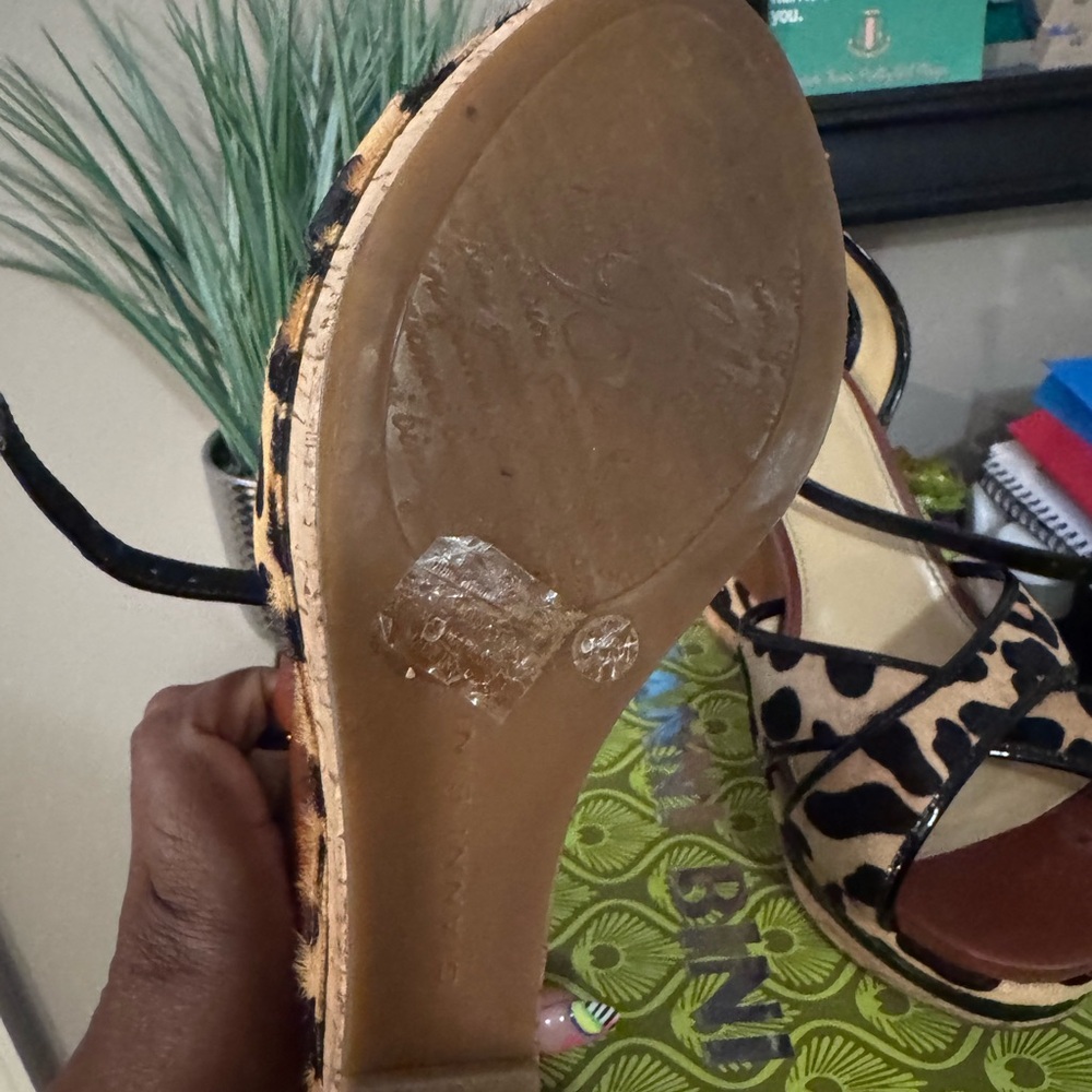 Gianni Bini Black and Tan Platform Shoes - Picture 9 of 11